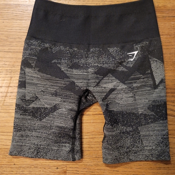 Gymshark Seamless black & grey workout shorts - Picture 2 of 4